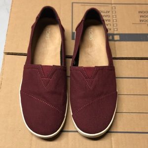 Toms women’s shoes size 7 Burgandy